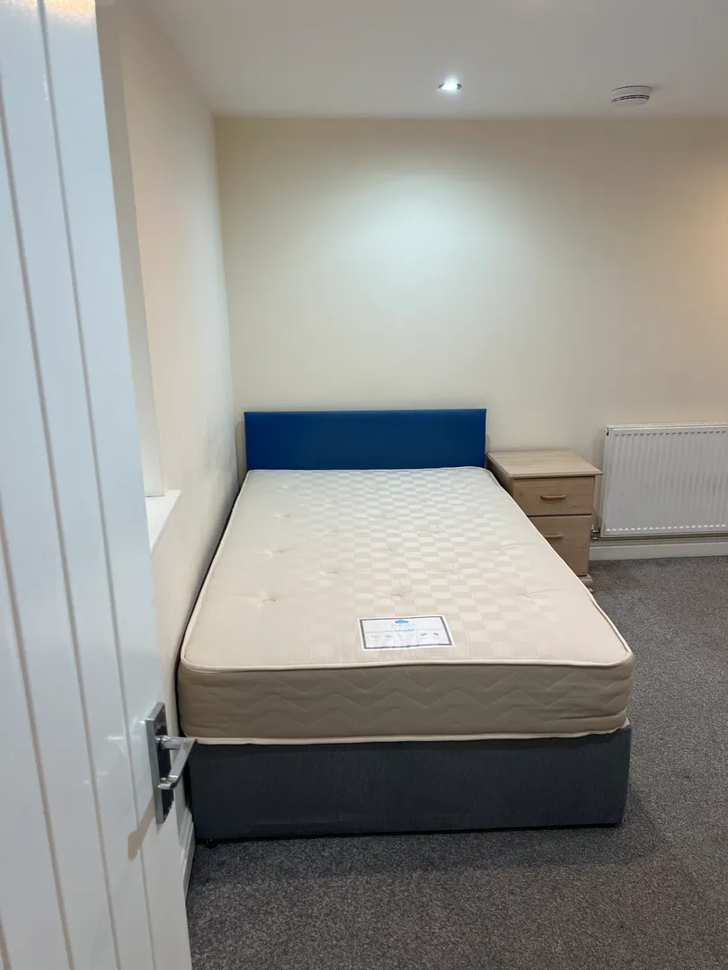 72 Derby Grove, NG7 1PF – 6-Bedroom En-suite Student House - Image 10